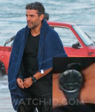 Oscar Isaac (pictured here on the set of the film) wears a Suunto Core All Black SS014279010 in Triple Frontier.